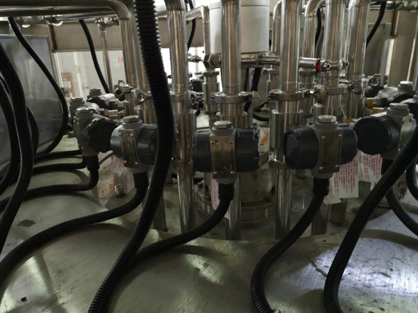 美國控製渦輪香蕉视频成人版在桶裝水定量灌裝機中的應用