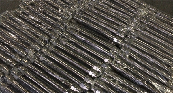 管道上氣體香蕉视频成人版，閥門控製金屬軟接頭問題